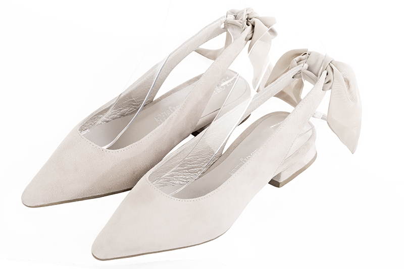 Off white women's slingback shoes. Pointed toe. Flat block heels. Front view - Florence KOOIJMAN